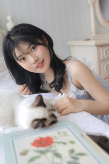 玩弄未发育的小馒头缝